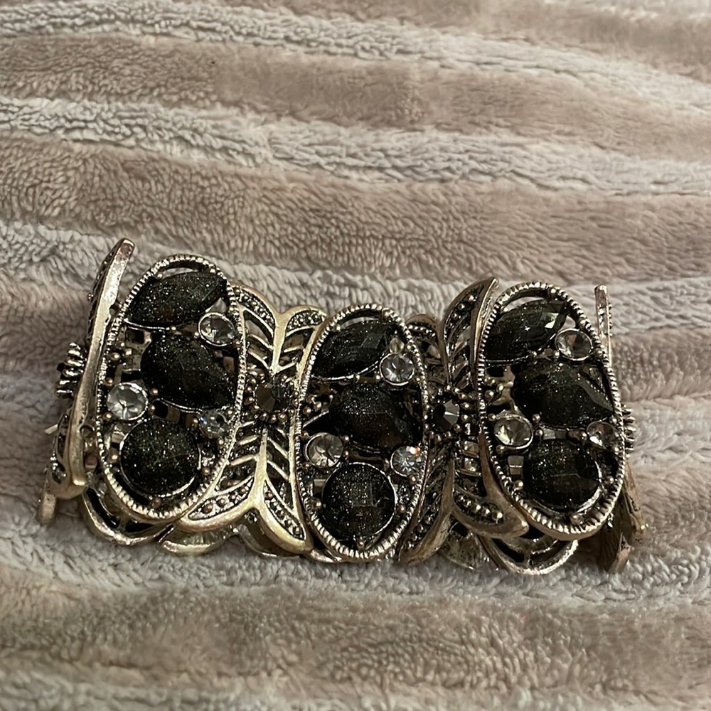 Choker bracelet